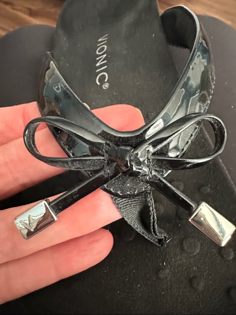 Vionic Bella Women's Black Patent Bow Thong Sandals Size 91/2 - Picture 3 of 6